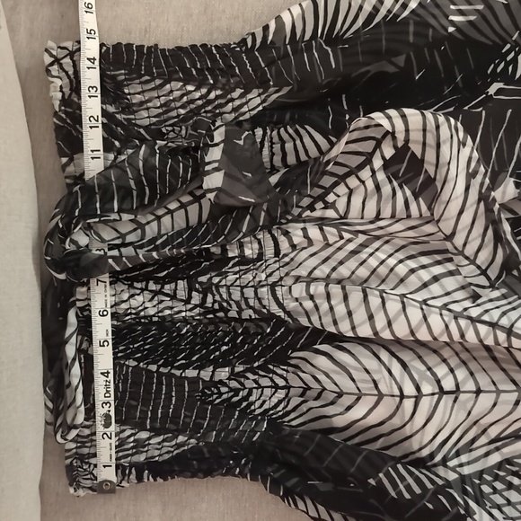 WHBM 100% silk Flowy Tropical Leaf print White /Black Halter Tube top - Picture 7 of 12